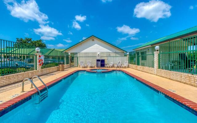 OYO Hotel Yoakum West