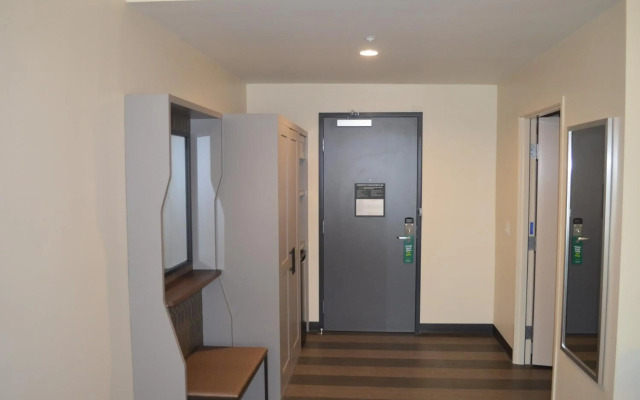 Holiday Inn Express & Suites Charlotte Southwest by IHG