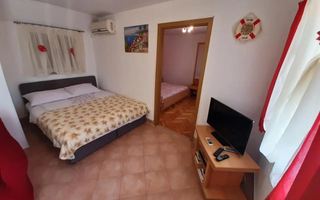 Apartments with a parking space Vinisce, Trogir - 6117