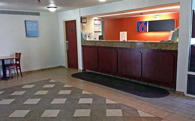 Motel 6 Rockford