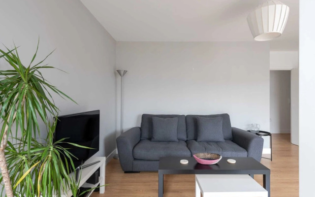 Guestready - Modern 2BR Flat With Large Balcony at East End