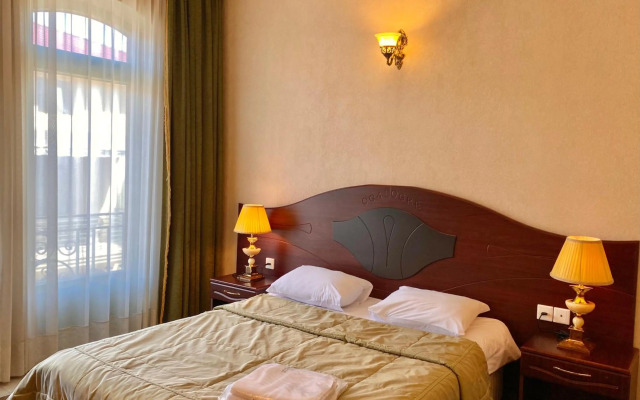 O. Galogre Hotel
