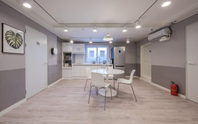 Flex Home Guesthouse - Hostel