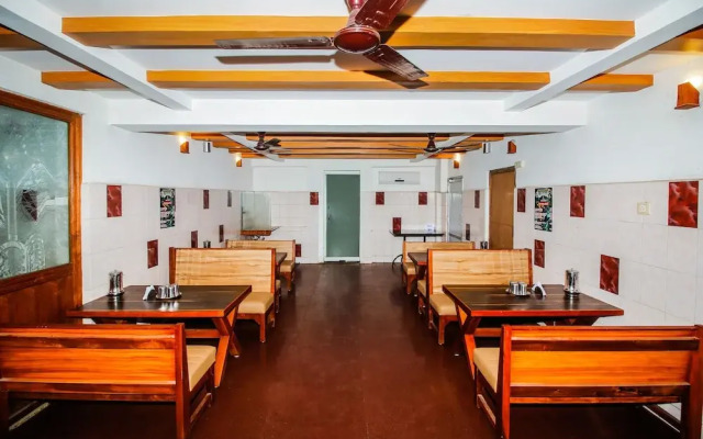 OYO 33399 Hotel Alwin
