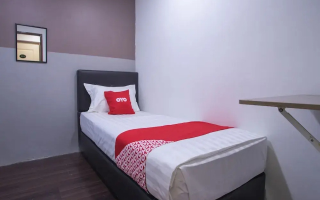 OYO 90281 Hotel Taj
