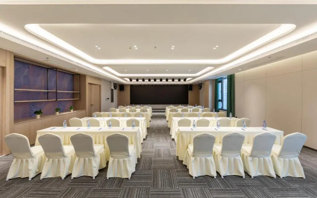 Holiday Inn Express Shanghai Changfeng Park by IHG