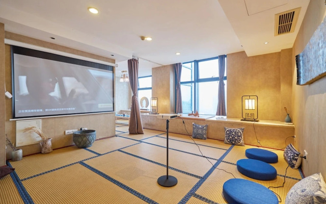 Summer Flower Apartment