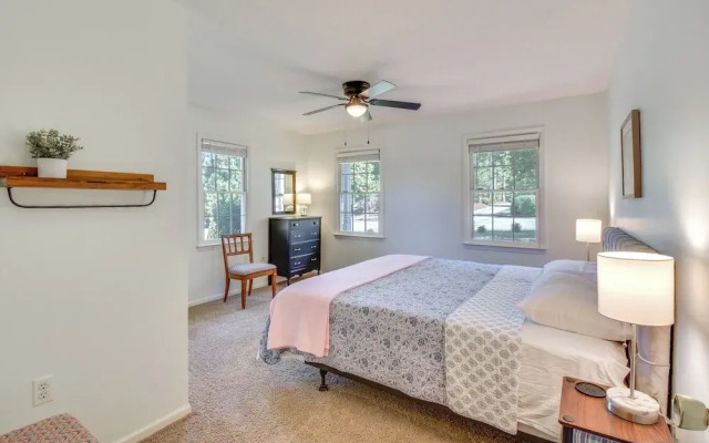 Seneca Escape w/ Screened Patio: Near Lakes!