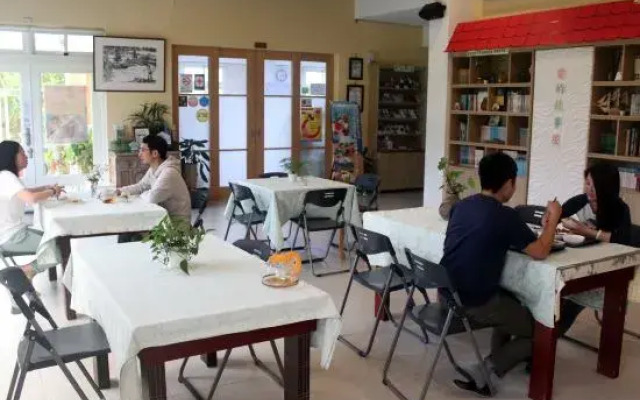 Barefoot Springs Hostel