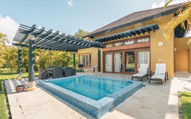 Tropical Villa With Picuzzi at Green Village B843