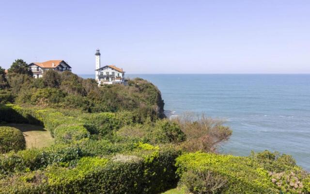 Quiet Flat With Terrace And Amazing View On The Ocean In Biarritz Welkeys