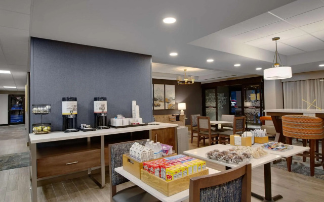 Hampton Inn Birmingham-Colonnade 280
