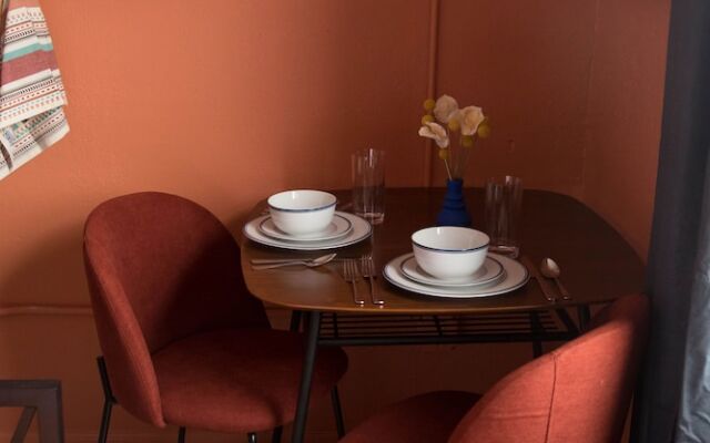 Beverly Boulevard! Cozy Studio! Sleeps 2!