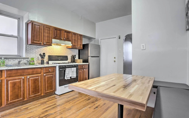 Updated Bayonne Townhome ~ 11 Mi to Nyc!