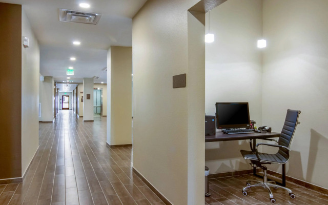 Comfort Suites Wooster near University Campus