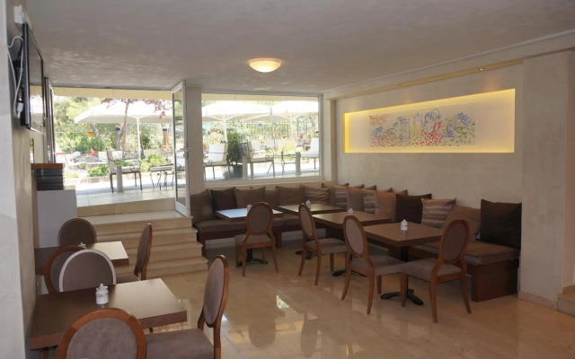 Phidias Hotel