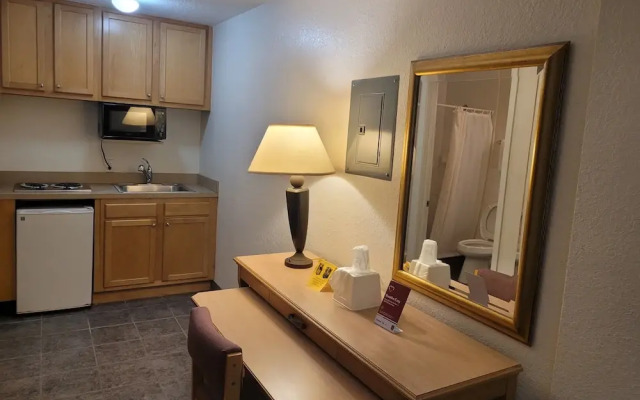 Queens Lodge Motel