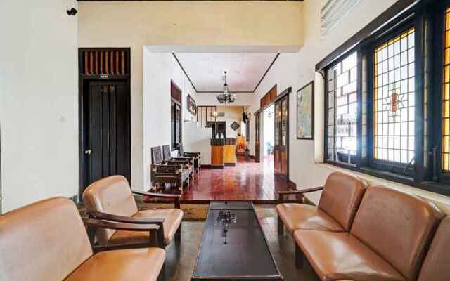 OYO 90676 Oryza Hotel