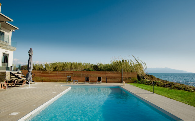 Mirazur Seafront Sunset Villa