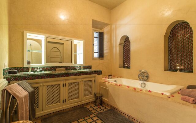 Villa Alouna en exclusivité avec piscine privée dans la Palmeraie