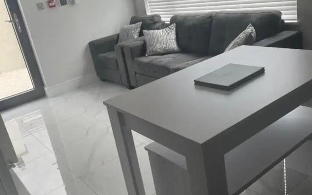 Apt 3, Lisvarna House