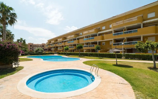 Fais in D nia With 2 Bedrooms and 2 Bathrooms