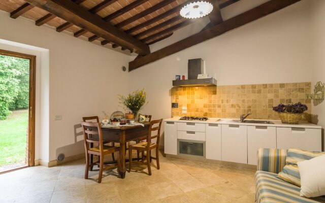 Pleasant Farmhouse in Rapolano Terme With Swimming Pool