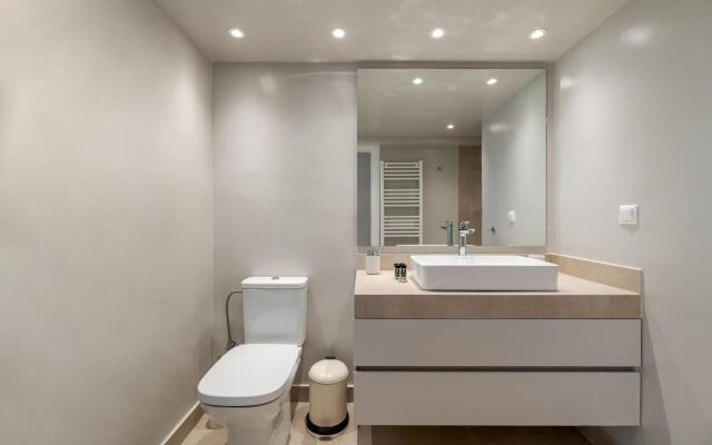 Historic Plaka s Deluxe Apartment