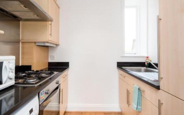 Camden Apartment E/Apartment