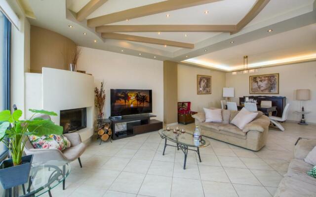 Manolia Dream Apartment 3-bedrooms 30m to the beach