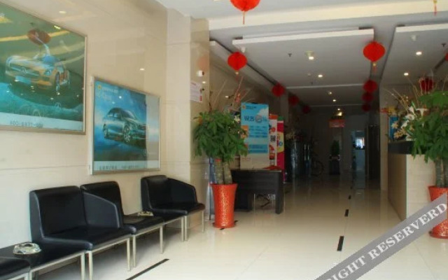 A Home Chain Hotel (Jinjiang Airport Huzhong)