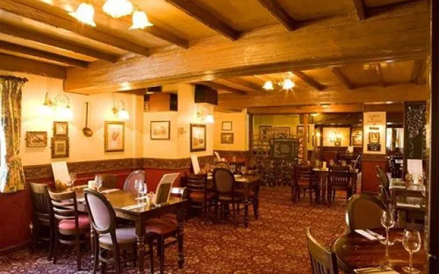 Queens Head Htl Milton Ernest