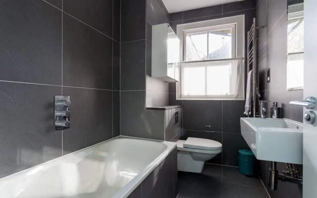 Spectacular 4 Bed House, Pimlico