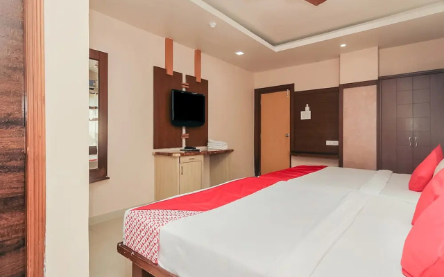 OYO 740 Hotel Suravi