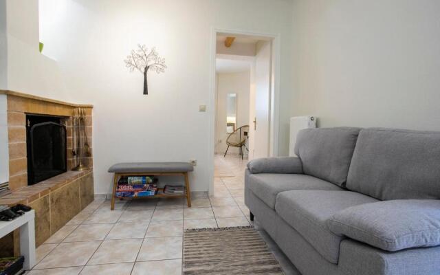 Anavyssos 1 bedrm 4 prs flat 5min walk from Beach