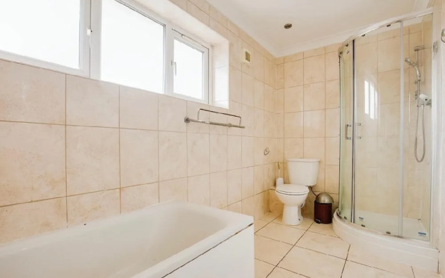 3-bed Apt-15 Mins to Heathrow-pet-friendly-parking