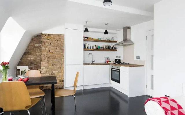 Beautiful And Central 2BR Loft Apartment