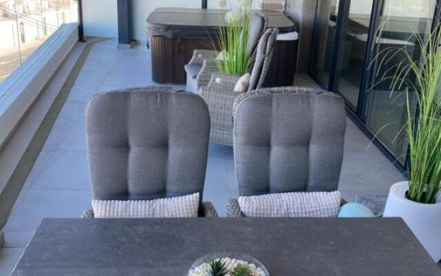 The View Luxury Vacation Apartment 4