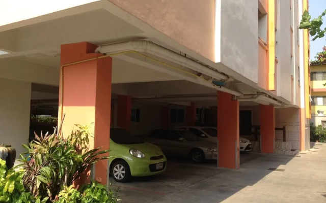 Yaowamal Apartment