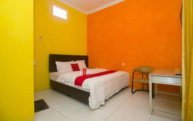 RedDoorz Syariah near Keraton Sumenep