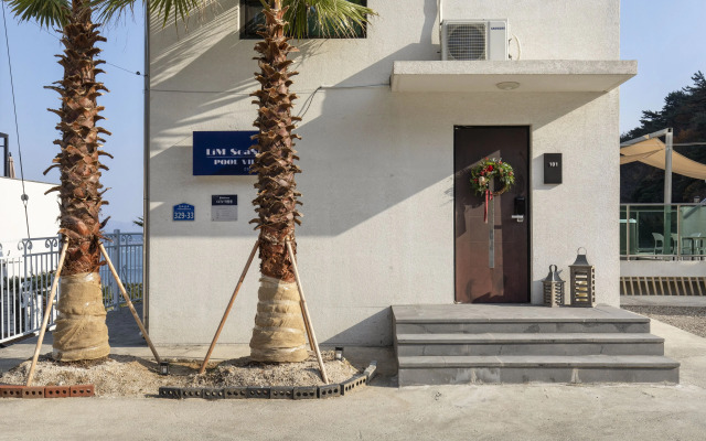 Lim Sea Side Poolvilla Pension