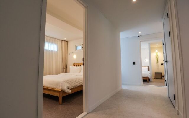 BUTLER:LEE RAILPARK-Caters to Women