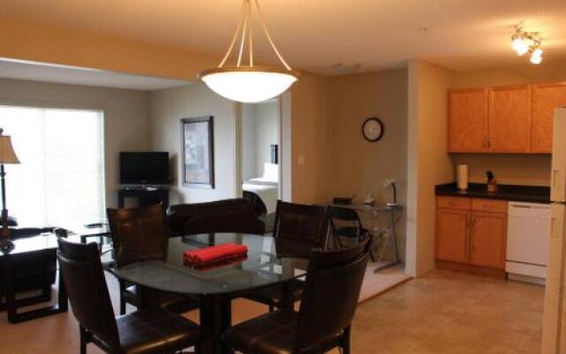 Bright 2BR U/G parking LRT&Transit 1Min Walk