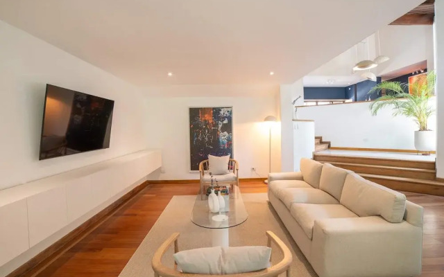 w Incredible 5BR House w Jacuzzi in El Poblado