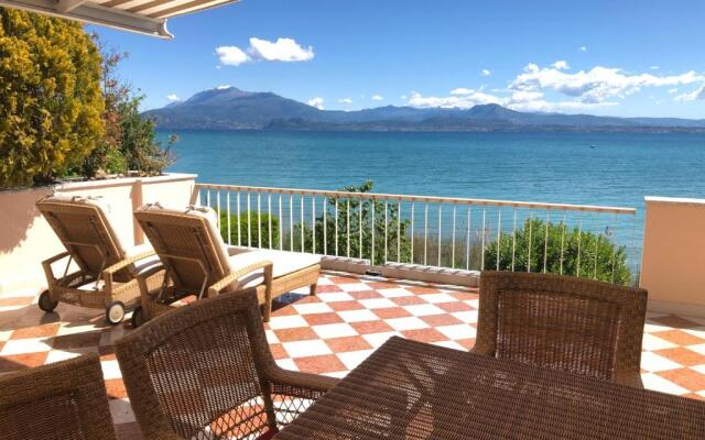 Lake Front Luxury Suites (Adults Only)