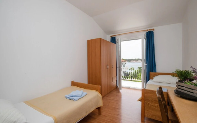 Beachfront Apartment Gaj 8