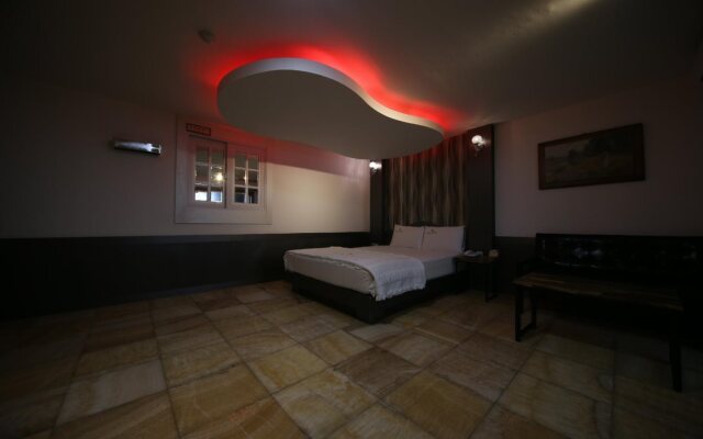 Midas Hotel