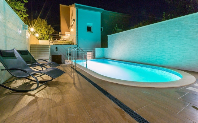 Modern Apartment in Dramalj With Swimming Pool