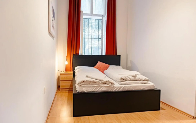 Chic Apartment - Very Central and Well Connected