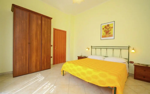 Apartment With Lovely Pool